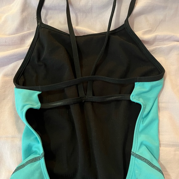 Jolyn Perry swimsuit - Picture 3 of 4